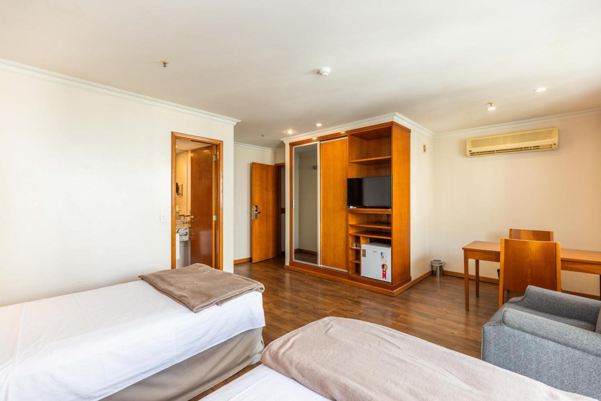 Apartamento Barra Premium - Flat Com Servicos, Recepcao 24 Horas, Piscina, Academia E Balsa Praia! *