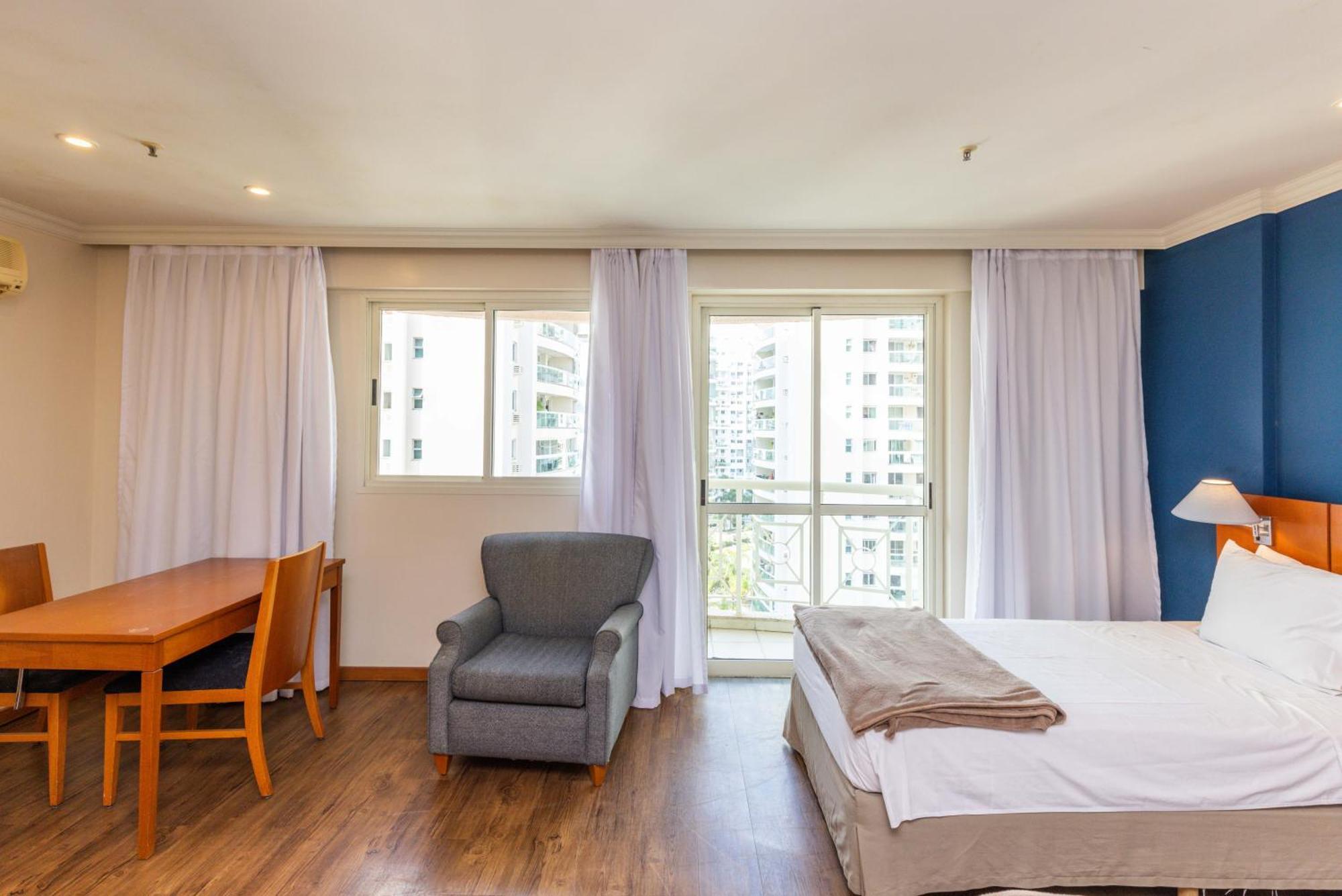 Apartamento Barra Premium - Flat Com Servicos, Recepcao 24 Horas, Piscina, Academia E Balsa Praia! *