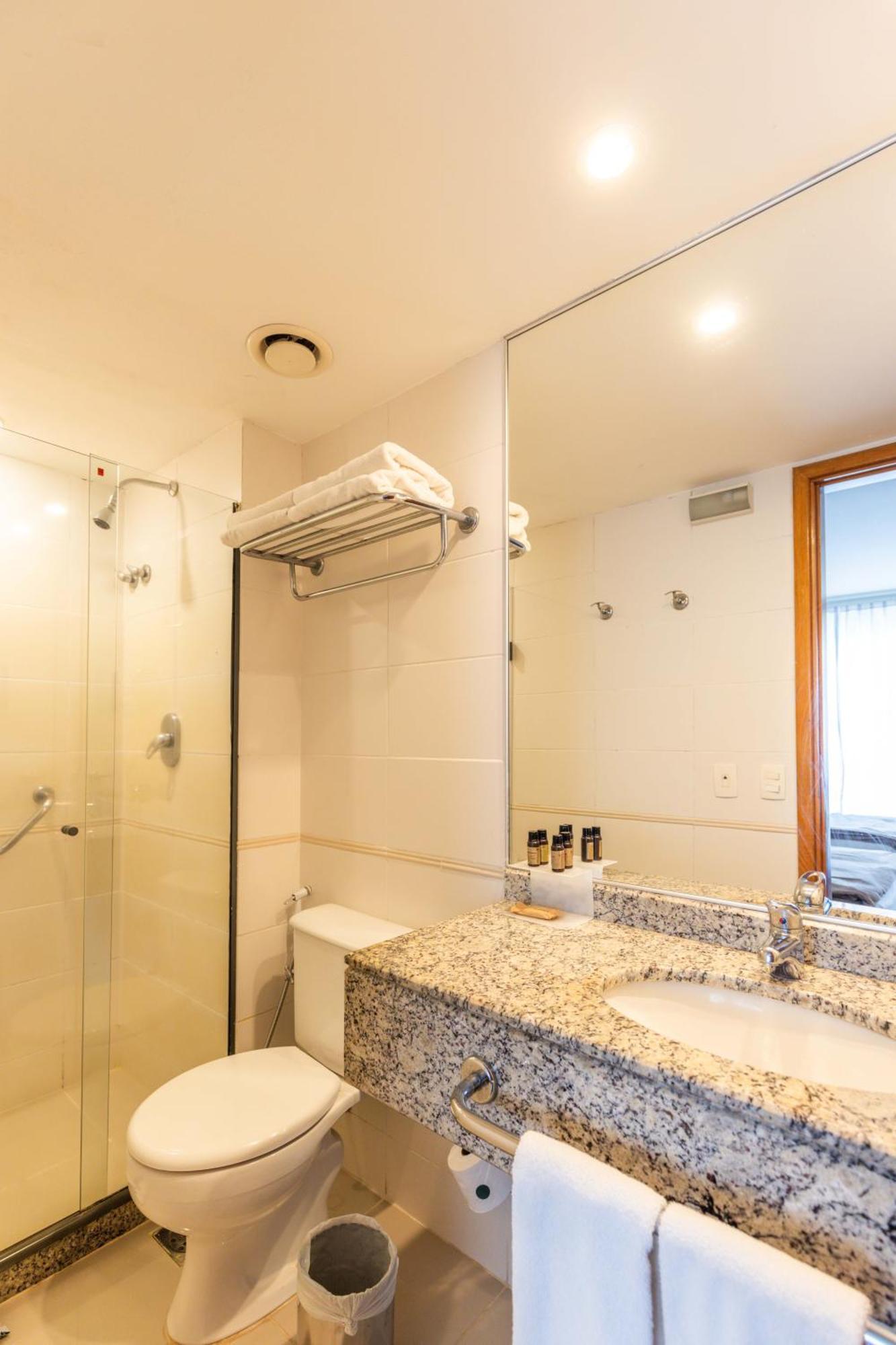 Barra Premium - Flat Com Servicos, Recepcao 24 Horas, Piscina, Academia E Balsa Praia! Apartamento *
