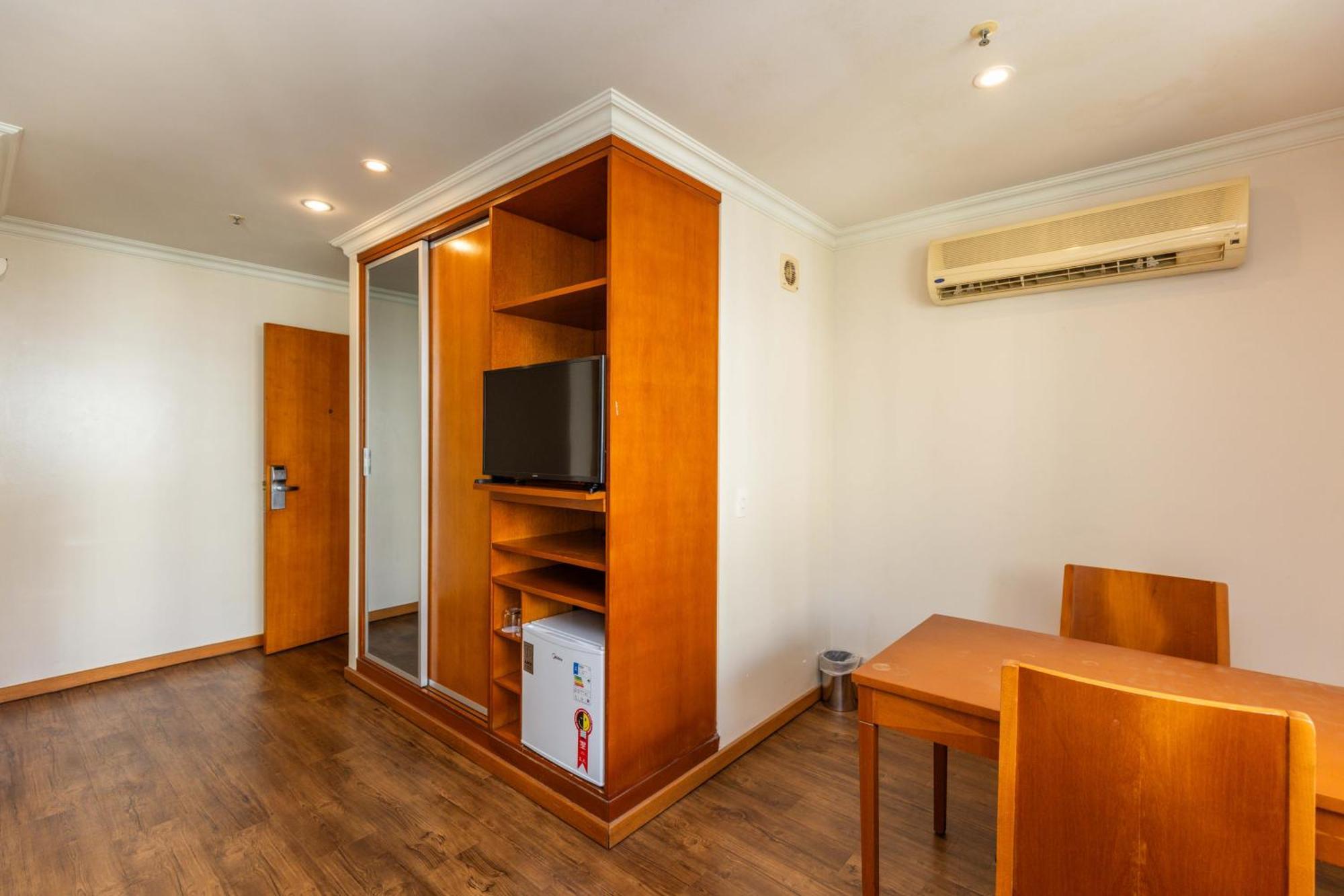 Apartamento Barra Premium - Flat Com Servicos, Recepcao 24 Horas, Piscina, Academia E Balsa Praia!